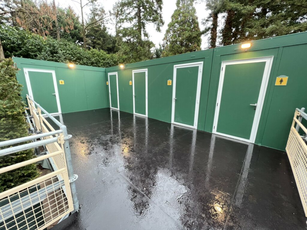Disneyland Paris plaats tijdelijk mobiele toiletten achter Star Tours