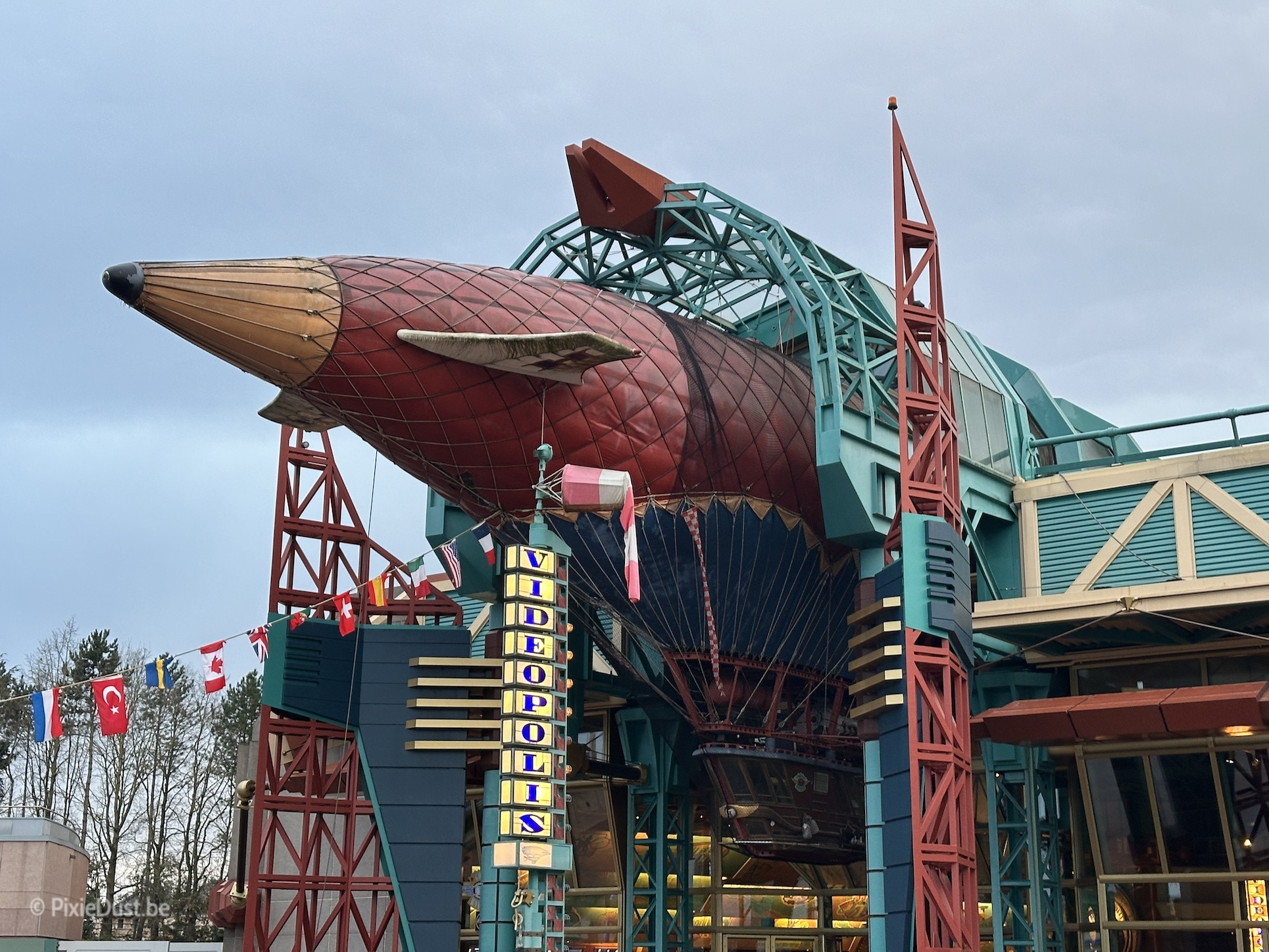 Discoveryland Hyperion ship